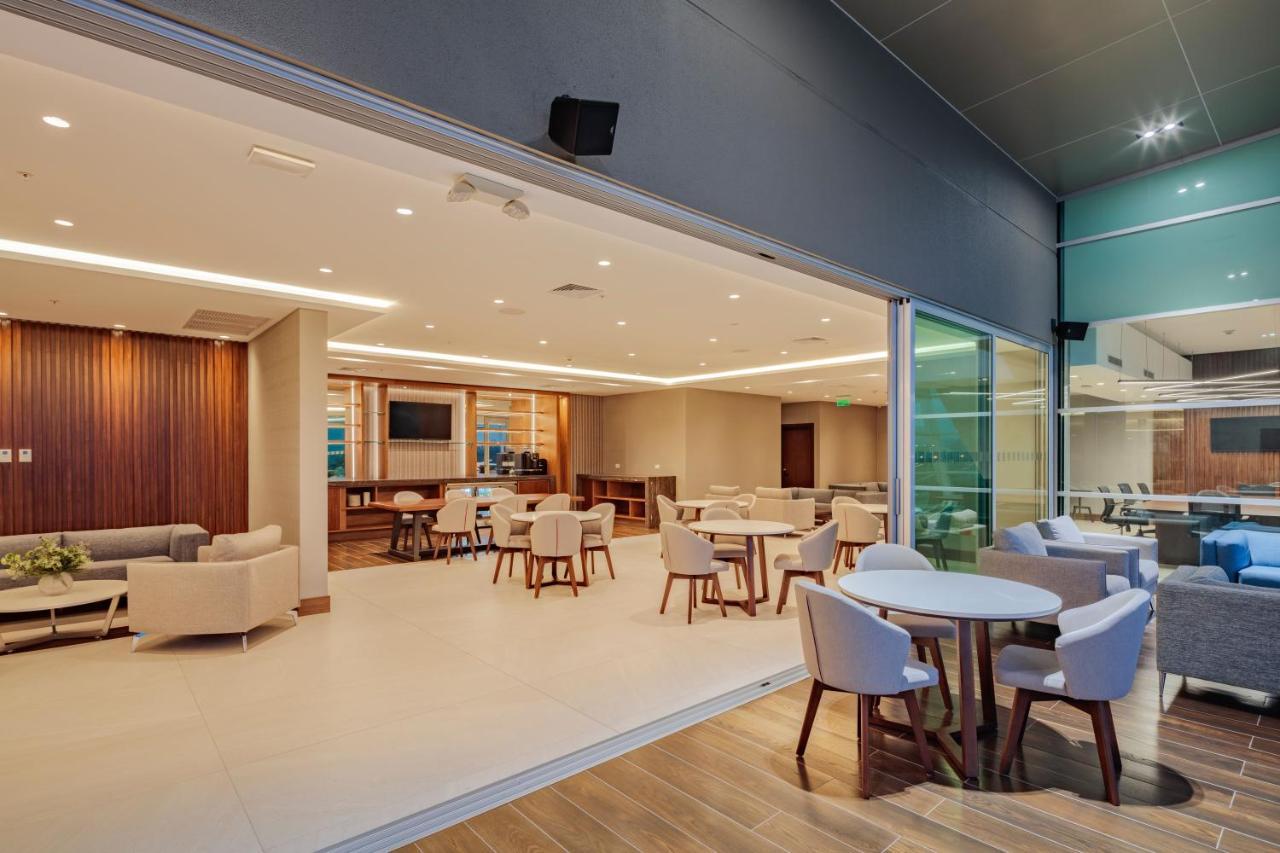 Holiday Inn - Quito Airport By Ihg Tababela Luaran gambar The lounge at the airport.