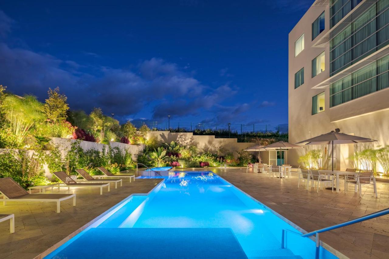 Holiday Inn - Quito Airport By Ihg Tababela Luaran gambar The swimming pool at the hotel
