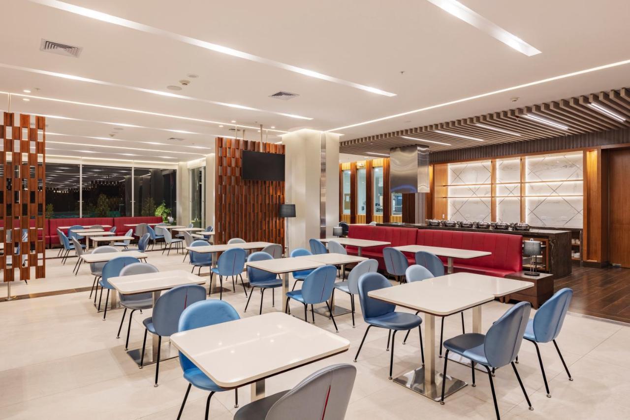 Holiday Inn - Quito Airport By Ihg Tababela Luaran gambar The interior of the lounge